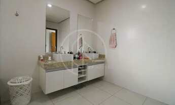 Imagem 3: Casa de condomínio para venda tem 330 metros quadrados com 4 quartos