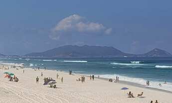 Imagem 3: GJB IMÓVEIS ALUGA EXCELENTE CASA TEMPORADA FRENTE MAR 3 QUARTOS PISCINA CHURRASQUEIRA VAR