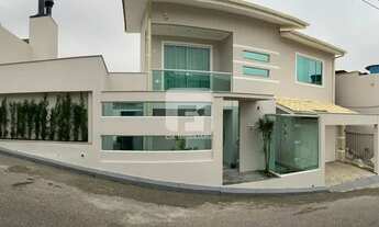 Imagem: Linda Casa à venda com 4 quartos, 170m²