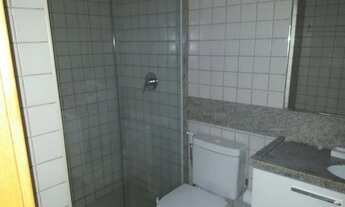 Imagem 4: Lindíssimo em Muro alto, bem ventilado, de frente para a Piscina - Oportunidade!