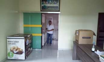 Imagem 6: Casa para aluguel e venda possui 476 metros quadrados com 3 quartos