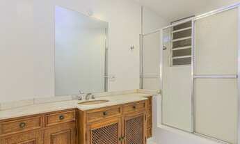 Imagem 3: Apartamento para venda tem 135 metros quadrados com 3 quartos em Copacabana - Rio de Janei