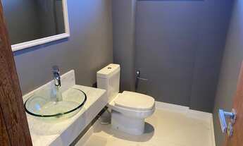 Imagem 7: Casa para aluguel e venda tem 450 metros quadrados com 6 quartos.