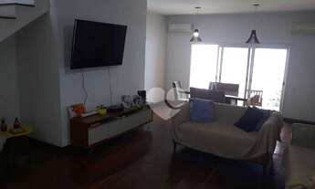 Imagem 5: Casa com 2 salas, 4 quartos (1 suíte), escritório, piscina, 2 vagas, à venda, 246 m² por R