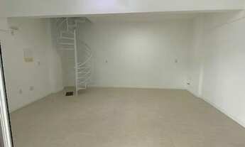 Imagem 4: Loja térrea em galeria, desocupada, em prédio semi novo, com mezanino, com 46,96 m2 de áre