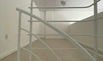 Imagem 7: Loja térrea em galeria, desocupada, em prédio semi novo, com mezanino, com 46,96 m2 de áre