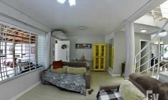 Imagem 4: Casa Mobiliada 2 Andares 3 Dormitórios 1 Vaga no/Centro de Balneário Camboriú/SC