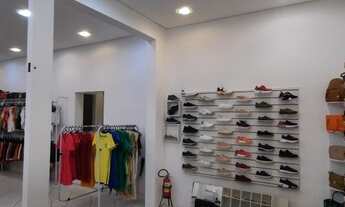 Imagem 3: Loja de roupas de Calçados em pleno funcionamento