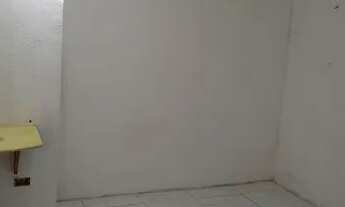 Imagem 4: Alugo: cômodo com cozinha americana e banheiro no conj hab A.E.Carvalho