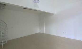 Imagem 6: Loja térrea em galeria, desocupada, em prédio semi novo, com mezanino, com 46,96 m2 de áre