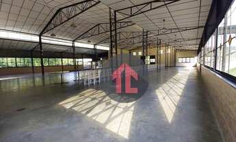 Imagem 6: Chácara para eventos com salão para 500 pessoas sentadas e casa principal com 4 dormitório