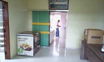 Imagem 5: Casa para aluguel e venda possui 476 metros quadrados com 3 quartos