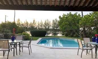 Imagem 4: Casa de condomínio para venda tem 550 metros quadrados com 6 quartos