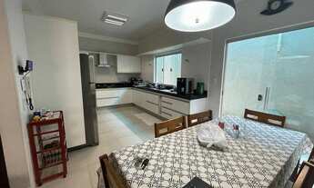 Imagem: Casa com 4 dormitórios à venda, 196 m²