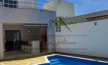 Imagem 2: Mansão no condomínio vila inglesa