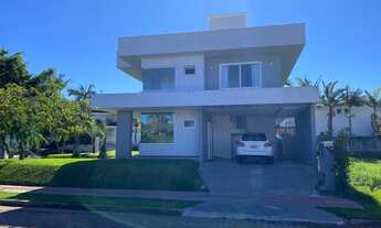 Imagem 2: Casa para aluguel e venda tem 450 metros quadrados com 6 quartos.