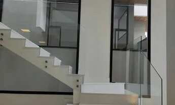 Imagem 4: Sobrado de condomínio para venda tem 230 metros quadrados com 4 suítes