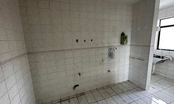 Imagem 2: Apartamento para aluguel possui 67 metros quadrados com 3 quartos em Novo Mundo - Curitiba