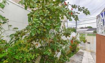 Imagem 6: Casa para venda possui 214 m² com 3 quartos em Tarumã - Curitiba - PR