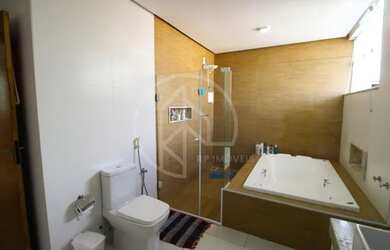 Imagem 2: Casa de condomínio para venda tem 330 metros quadrados com 4 quartos