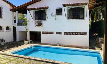 Imagem 7: Casa térrea com piscina em condomínio fechado na Estrada do Coco!