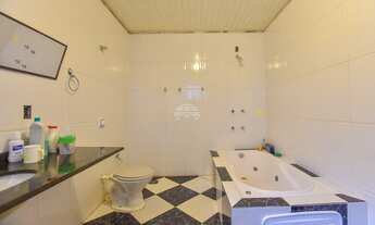 Imagem 5: Casa para venda possui 214 m² com 3 quartos em Tarumã - Curitiba - PR