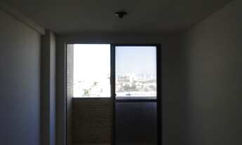 Imagem 2: Excelente localização, com 03 quartos (Sendo 01 suíte,02 com armários), sala, wc social, c