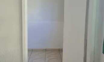 Imagem 3: PATICULAR ALUGA CASA DE FUNDOS COM 2QTS SALA COZINHA BANHEIRO FORRADA CERÂMICA GARAGEM PR