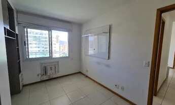 Imagem 6: ALUGO Cobertura de 2 quartos, com churrasqueira e piscina, 2 vagas, vista livre, Av. das A