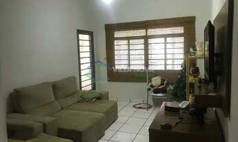 Imagem 2: Casa Comercial = Residencial Com Ótima Localização em Quintino Facci I