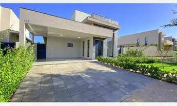 Imagem 6: 3 dormitórios, sendo 1 suíte e 2 com banheiro compartilhado. Salas com pé direito alto - P