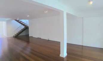 Imagem 7: Casa de condomínio para aluguel tem 500 metros quadrados com 5 quartos