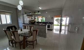 Imagem 5: Casa de condomínio para aluguel possui 200 metros quadrados com 3 quartos