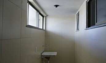 Imagem 7: Excelente localização, com 03 quartos (Sendo 01 suíte,02 com armários), sala, wc social, c