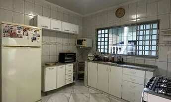 Imagem 5: Sobrado para aluguel tem 300 metros quadrados com 4 quartos