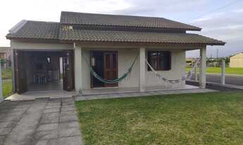 Imagem 2: Casa para venda possui 90 m2 de esquina frente mar