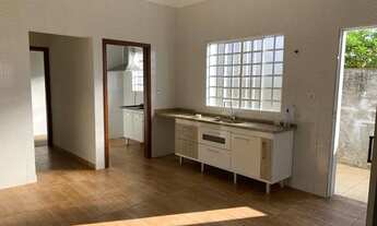 Imagem 4: More em frente o Lago dos Encantos no sul de MG