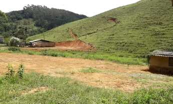 Imagem 3: Granja em chão frio/pertence a chácara