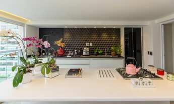 Imagem 3: Apartamento em Moema Pássaros, prédio conceituado 335m2 4 suítes, 4 vagas de garagem