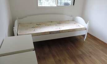 Imagem 6: Apartamento mobiliado, 2 quartos sendo uma suíte, 1 vaga de garagem, varanda fechada com v