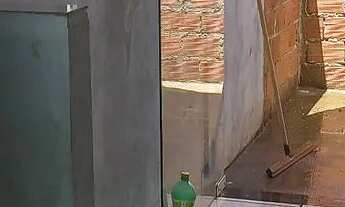 Imagem 2: Vende-se este sobradinho com 02,casas de aluguel no mesmo lote