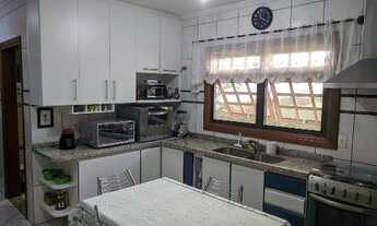 Imagem 5: Casa de condomínio para venda possui 300 metros quadrados com 4 quartos