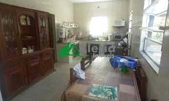 Imagem 4: Casarão com quatro quartos varandão e vista para o mar e com excelente localização