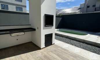 Imagem 2: Sobrado com piscina, simplesmente impecável, a 900 metros do mar