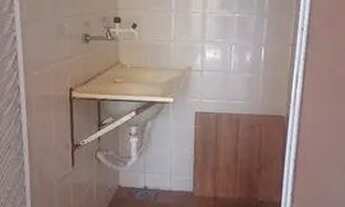 Imagem: Casa alto e baixo. Com grande quintal