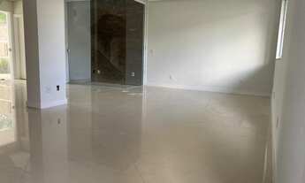 Imagem 3: Casa para venda possui 365 metros quadrados com 4 quartos em Niterói - Volta Redonda - RJ