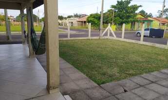 Imagem 3: Casa para venda possui 90 m2 de esquina frente mar