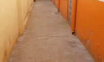 Imagem 4: ALUGO CASA COM BARRACAO NO FUNDO