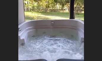 Imagem 5: Chalé com banheira e piscina