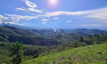 Imagem 2: Terreno ensolarado de 3.500m² com vista cinematográfica
